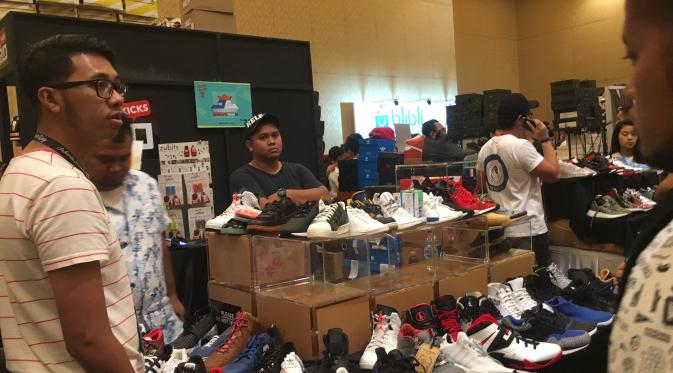 Jakarta Sneaker Day 2017 di The Hall Senayan City menjual berbagai jenis sneakers keren, berikut kisaran harganya.