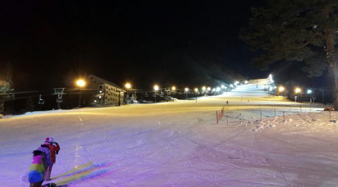 Pemandangan malam hari di lapangan ski Hakuba, Jepang. (Marco Tampubolon/Liputan6.com)