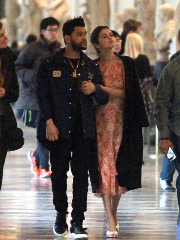 Selena Gomez dan The Weeknd saat berlibur di Italia. (Foto: Dailymail)