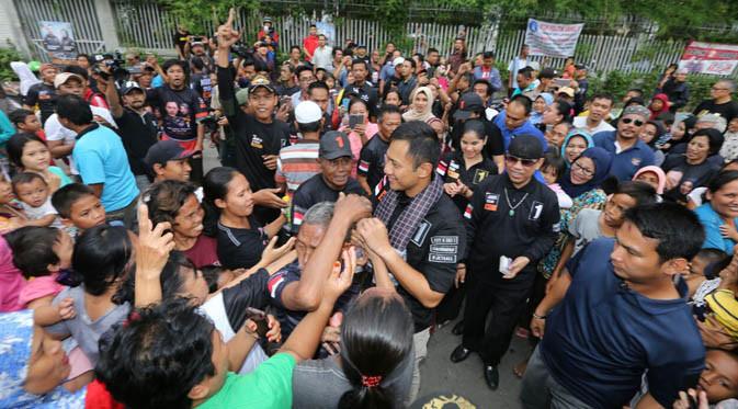  Agus Harimurti Yudhoyono (AHY) dan Annisa Pohan menyapa dan mendengar aspirasi warga saat gerilya lapangan.