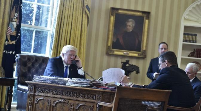 Trump menelpon sejumlah pemimpin dunia terkait perintah eksekutif larangan masuk ke AS (AFP Photo/MANDEL NGAN)