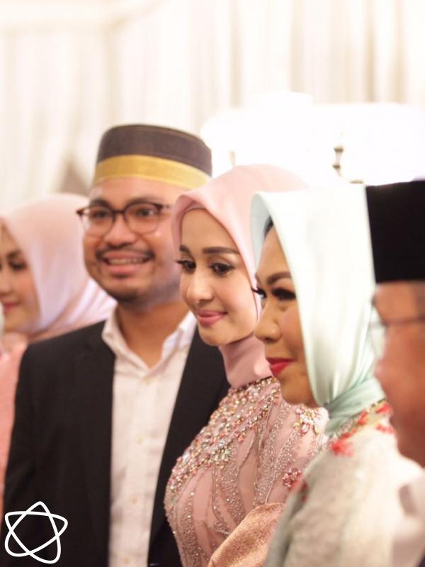 Hubungan asmara antara Laudya Cynthia Bella dan Afifuddin Suhaeli Kalla akhirnya menuju ke jenjang lebih tinggi. (Bintang Pictures)