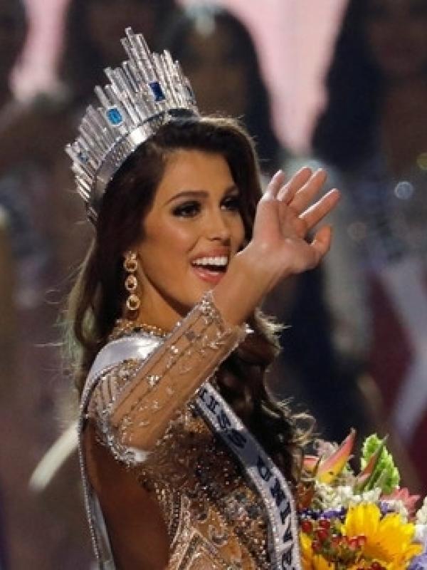 Iris Mittenaere telah dinobatkan menjadi Miss Universe 2016.