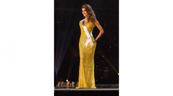 Simak balutan gaun menawan Iris Mittenaere selama ajang Miss Universe 2016