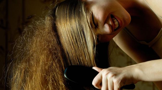 Tidur dengan Rambut Basah Itu Bagus atau Buruk Sih? (Foto: mac.h-cdn.co)