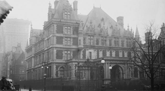 Rumah besar milik Cornelius Vanderbilt II (Wikipedia)