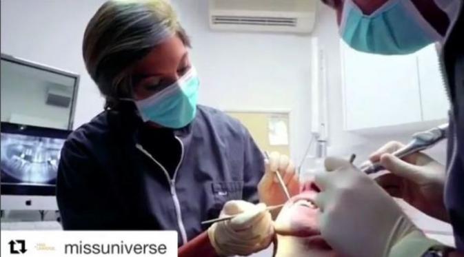 Miss Universe Iris Minttenaere merupakan mahasiswa kedokteran gigi. (Foto: Instagram/irismittenaeremf)