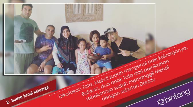 Cerita Cinta Tata Janeeta hingga Dicerai Lewat Telepon. (Foto: Instagram/@tatajaneetaofficial, Desain: Nurman Abdul Hakim/Bintang.com)