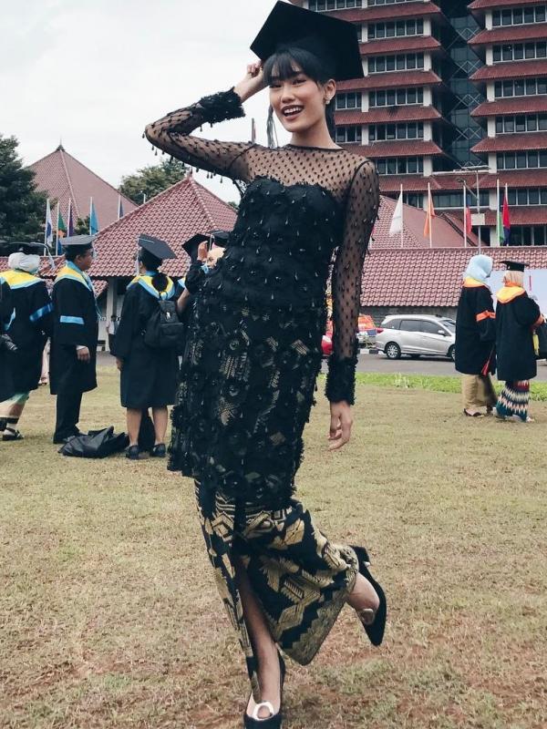 Alika Islamadina lulus S1 dari Fakultas Ekonomi, Universitas Indonesia [foto: instagram/alikaislamadina]