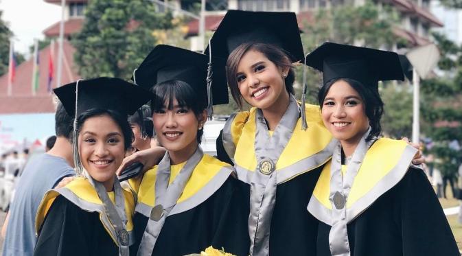 Alika Islamadina lulus S1 dari Fakultas Ekonomi, Universitas Indonesia [foto: instagram/alikaislamadina]