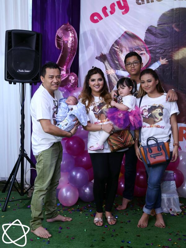 Keluarga Ashanty dan Anang Hermansyah (Nurwahyunan/Bintang.com)