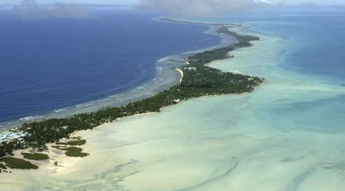 Salah satu atol di Karibati (Britanica)