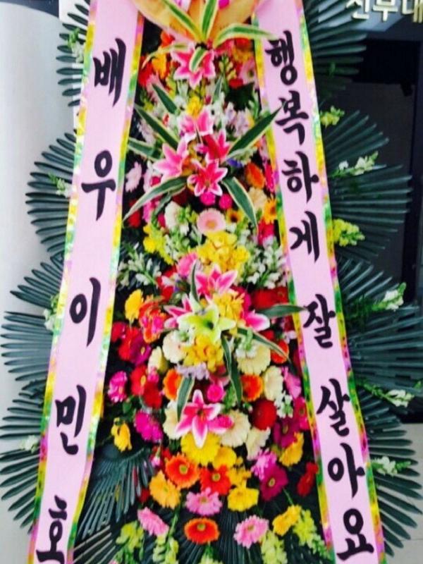 Karangan bunga yang dikirim Lee Min Ho. (Foto: Soompi)