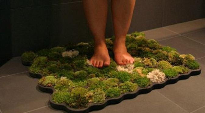 Keset rumput kamar mandi dianggap cara jenius bagi kaum urban yang ingin melihat tanaman hijau tapi tak cukup lahan.