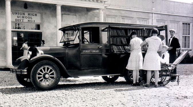 Multnomah County Library, 1926. (Via: boredpanda.com)