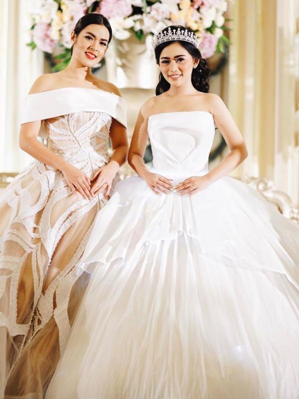 Raisa berfoto bersama sang pengantin Rachel Vennya (Foto: Instagram Rachel Vennya)