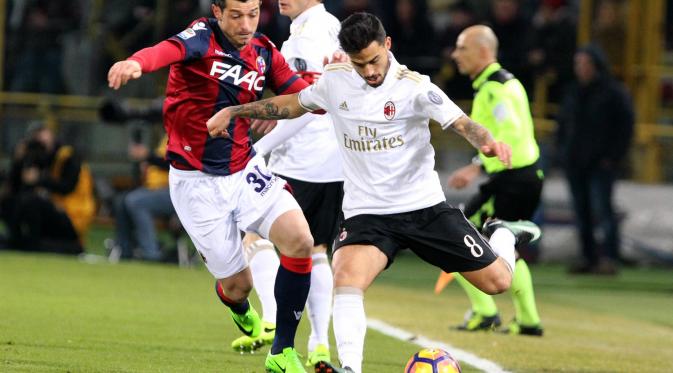 Aksi Suso saat AC Milan menghadapi Bologna. (Giorgio Benvenuti/ANSA via AP)