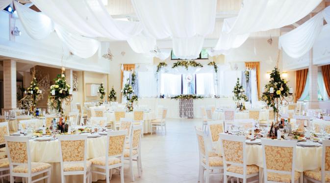 Masih pusing menentukan venue pernikahan yang Anda inginkan? Intip tips berikut ini. (Foto: Bridestory.com)