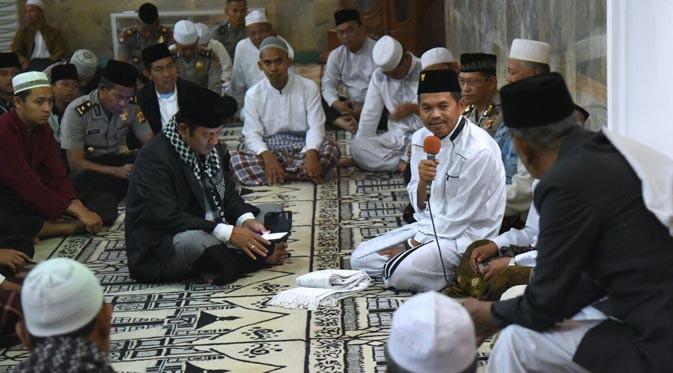 Bupati Purwakarta Dedi Mulyadi mengatakan shalat tahajud dan shalat shubuh dapat menghilangkan depresi yang kerap menjangkiti umat Islam.