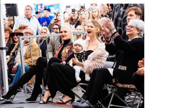 Adam Levine mengajak istri dan anaknya tampil di depan publik (Foto: Instagram)