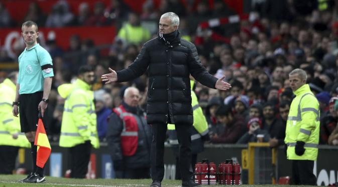 Ekspresi pelatih Jose Mourinho saat mendampingi Manchester United (MU) melawan Watford. (Nick Potts/PA via AP)