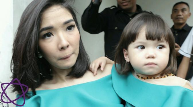 Gisella Anastasia bersama Gempita saat datang ke acara akikahan Arsya, putra Anang Hermansyah dan Ashanty. (Galih W Satria/Bintang.com)