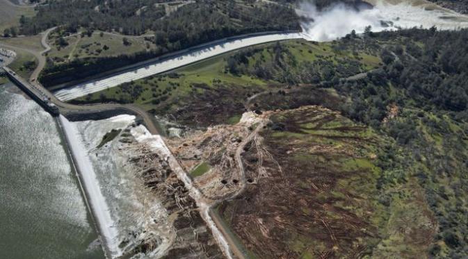 Dam Berlubang, 180 Ribu Warga Utara California Dievakuasi (AP)