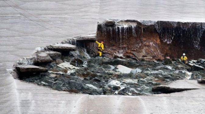 Dam Berlubang, 180 Ribu Warga Utara California Dievakuasi (AP)