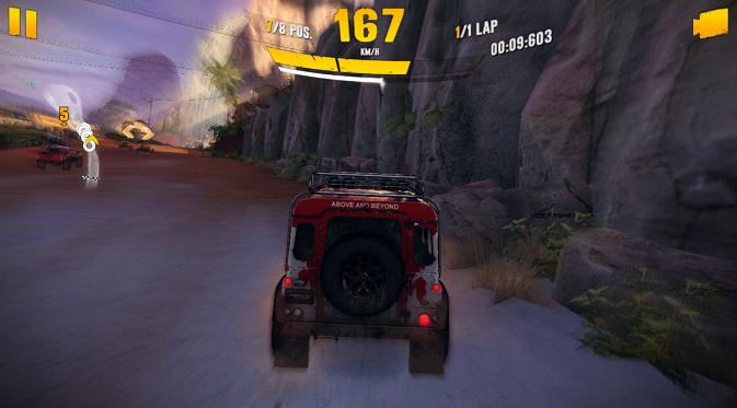 Gim Asphalt Xtreme: Offroad Racing yang dimainkan di Luna smartphone 