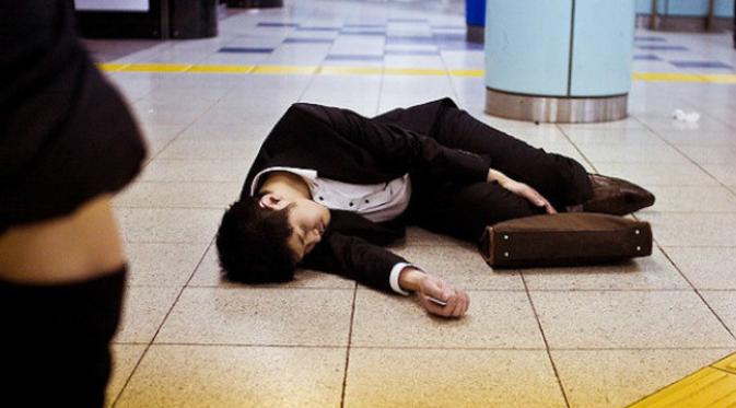 Para pekerja di Jepang perlu mendapatkan keseimbangan antara pekerjaan dan keluarga. (Sumber yournewswire.com)