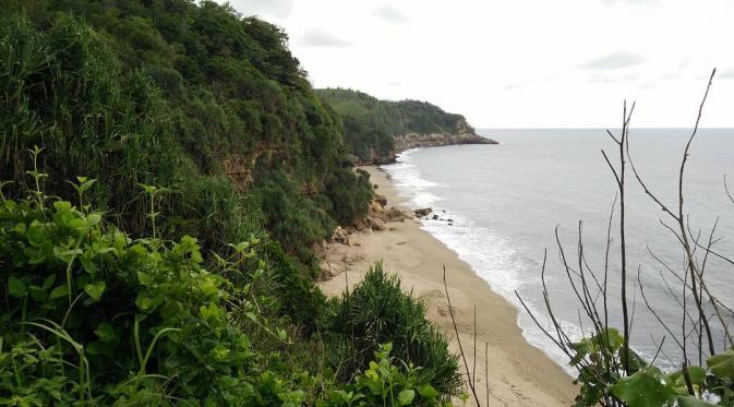 Pantai Umbul Waru, Blitar, Jawa Timur. (dimas_f.prambudi/Instagram)