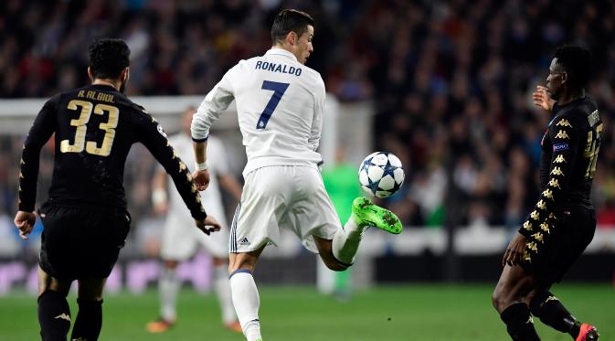 Cristiano Ronaldo berambisi bawa Real Madrid menjuarai Liga Champions dua musim secara beruntun. (AFP/Javier Soriano)