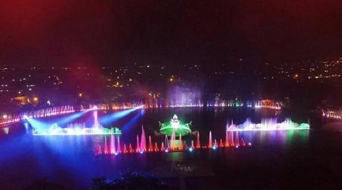 Menteri Pariwisata Arief Yahya dijadwalkan akan meresmikan Taman Air Mancur Sri Baduga Purwakarta pada Sabtu (18/2) malam.