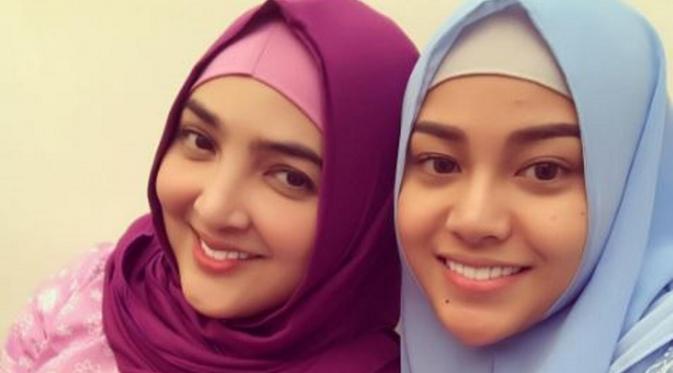 Ashanty dan Aurel Hermansyah saat menjalankan ibadah umrah (Instagram/@ashanty_ash)