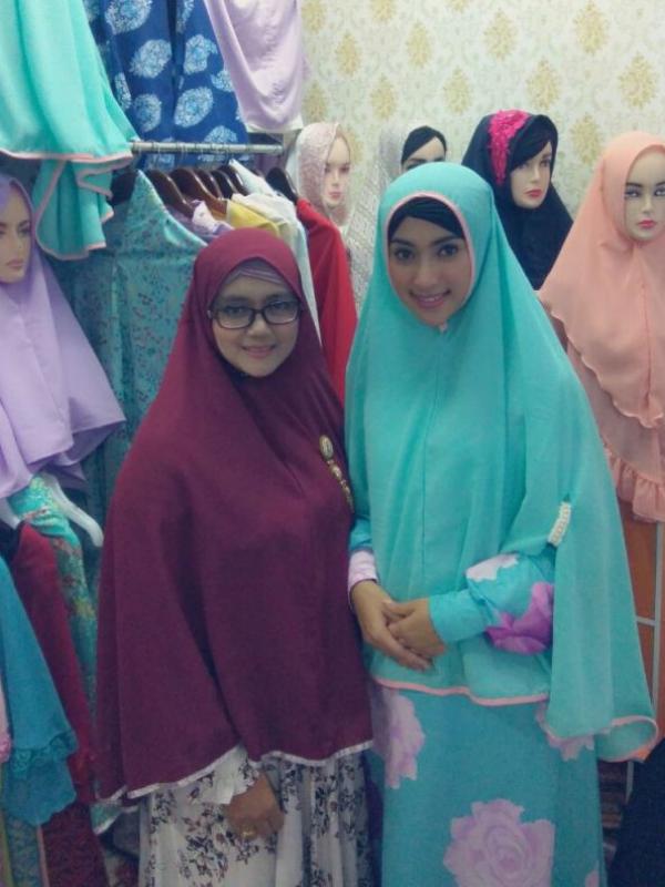 Yanyi dan Sarah di Hijab Modelo.