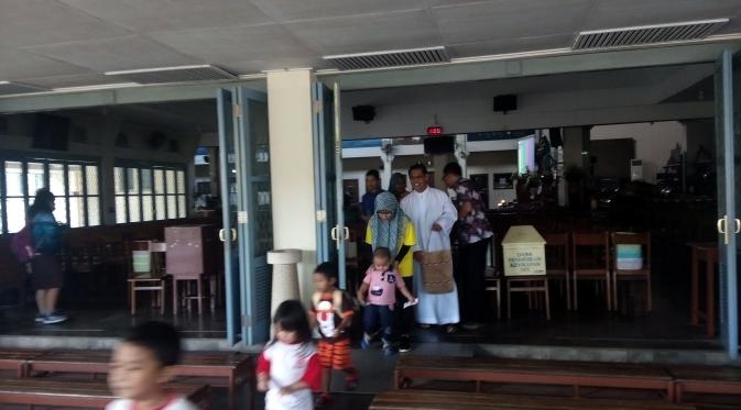 Puluhan anak dari Lembaga Pendidikan Beniso menyambangi sejumlah gereja, kelenteng, dan masjid di Yogyakarta. (Liputan6.com/Yanuar H)