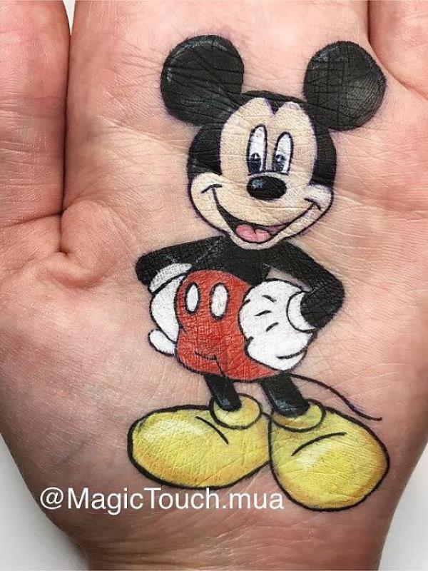 Mickey Mouse. (Via: boredpanda.com)