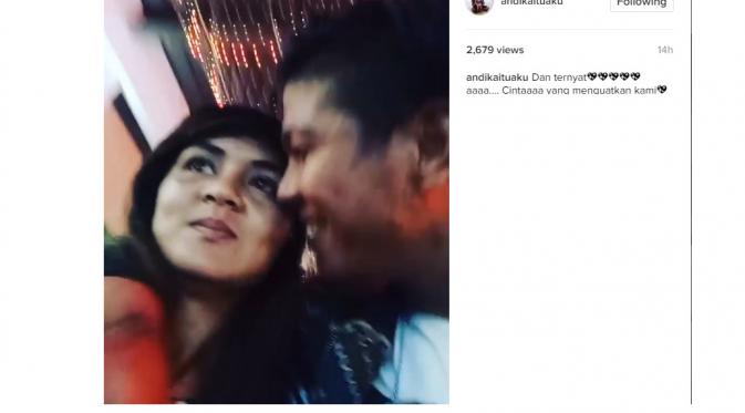 Andika Kangen Band cium mesra sang istri (foto: Instagram)