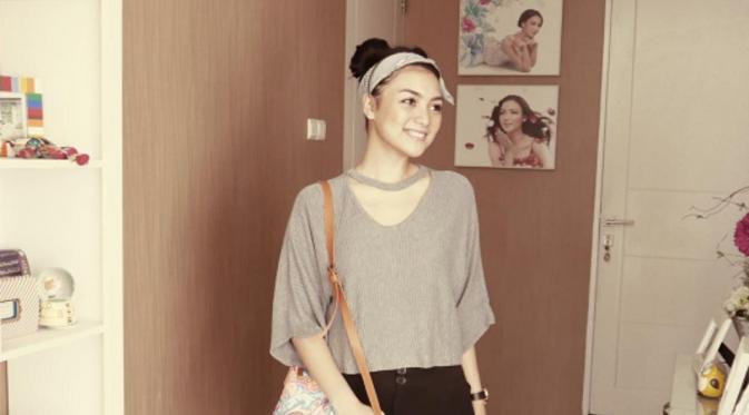 Pesona Citra Kirana, bahkan di rumah pun ia kerap tampil modis. (Instagram @citraciki)
