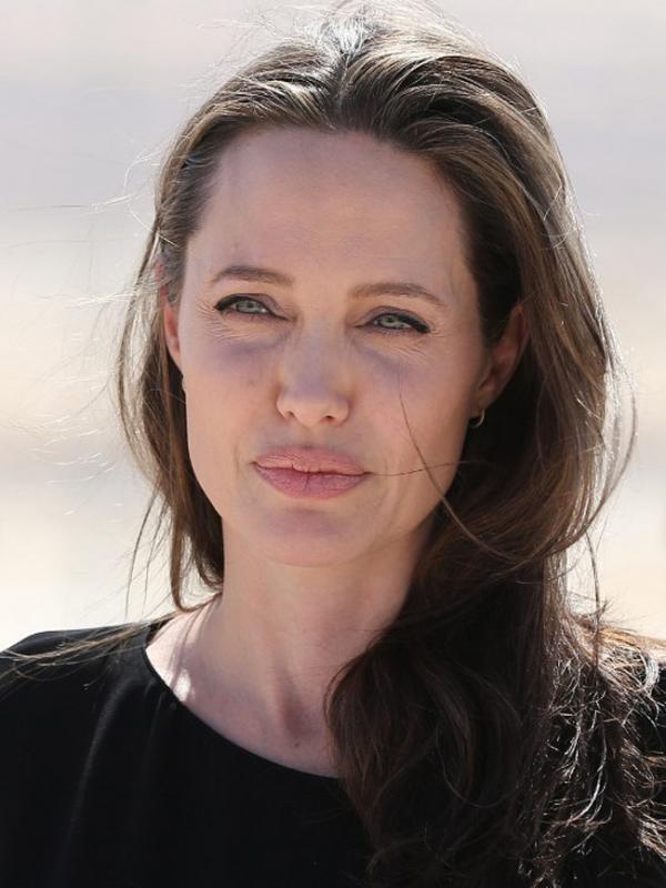 Angelian Jolie ingin memperbaiki keadaan keluarganya. (AFP/Bintang.com)