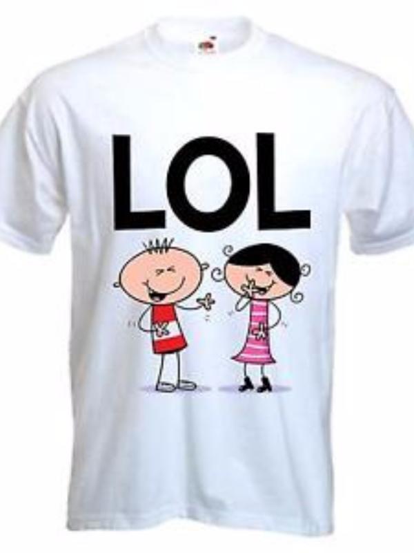 Baju-T bertuliskan 'LOL'