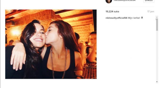 Nikita Willy cium mesra seorang perempuan (Foto: Instagram)