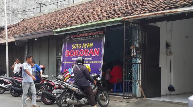 Soto Bokoran. Satu-satunya warung yang menjual salah satu varian soto semarang yang lezat. (foto :  / edhie prayitno ige)