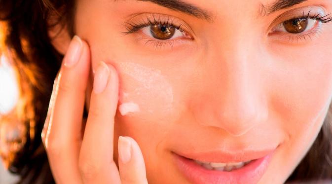 Supaya Komedo Kamu Lenyap, Ini Tips Makeup untuk Kulit Berminyak. (Foto: amazon.com)
