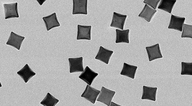 Kubus nano zat rhodium menjadi katalis perubahan karbon dioksida menjadi metan, bahan lazim energi alternatif. (Sumber Xiao Zhang/Duke University)