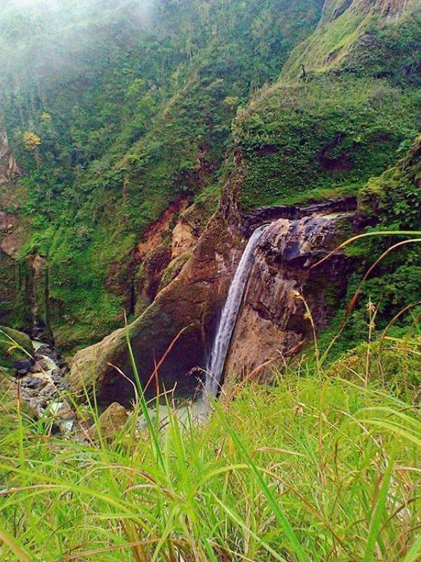 Air Terjun Penimbungan, Lombok, Nusa Tenggara Barat. (wira_nade/Instagram)