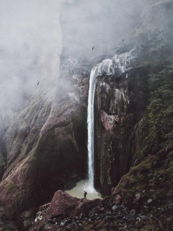 Air Terjun Penimbungan, Lombok, Nusa Tenggara Barat. (andybachtiar_/Instagram)