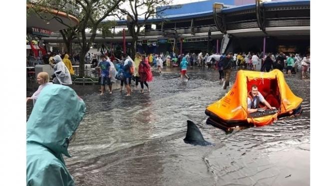 Tak hanya Jakarta yang dilanda banjir, Disney World Florida juga mengalami hal serupa. (Foto:Teenvogue.com)