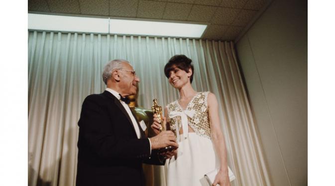 Simak 10 gaun terbaik sepanjang masa pada ajang penghargaan bergengsi piala Oscar. (Foto:marieclaire.com)