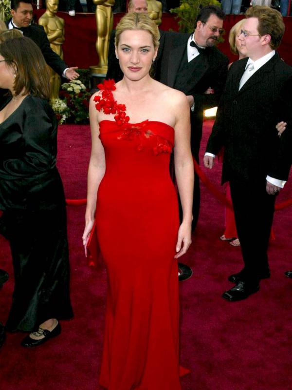 Gaya Kate Winslet di Oscar 2002 masuk dalam 20 gaun terbaik dalam 20 tahun terakhir